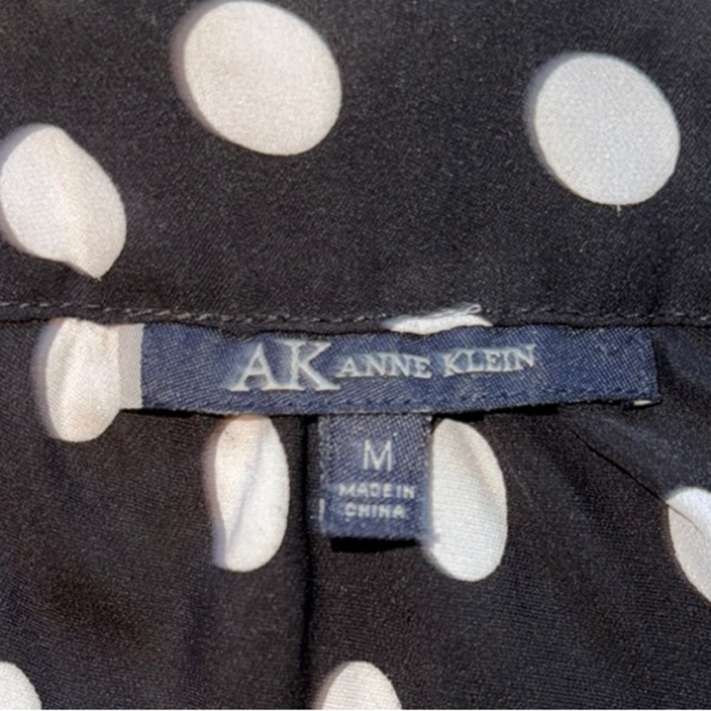 Chic Black and White Cap Sleeve Silk Blouse - Picture 2 of 5